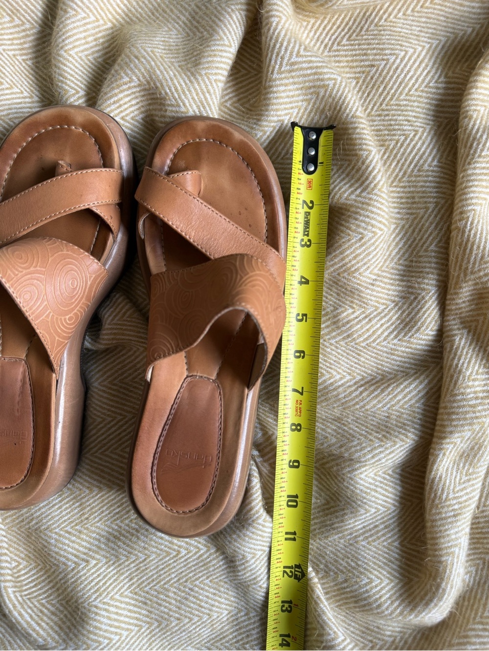 Dansko Tan Embossed Leather Toe-Loop Comfort Slide Sandals Size US 8.5-9 EU 39 - Picture 10 of 11